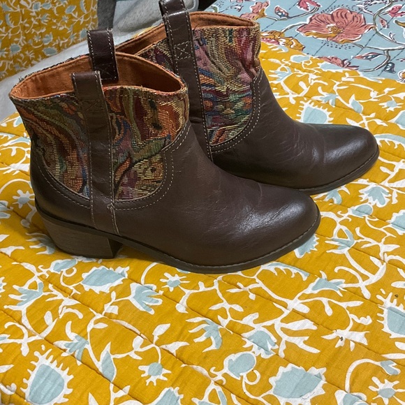 LOGG H&M Shoes - 🔥Final Mark Down! LOGG H & M Ankle Boots with Multicolor Tapestry